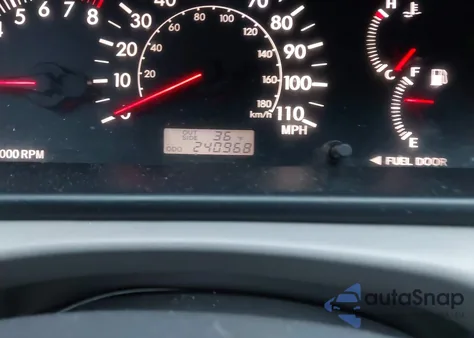 2005 Toyota Corolla Le z USA, uszkodzony, nr VIN 1NXBR32E45Z389777